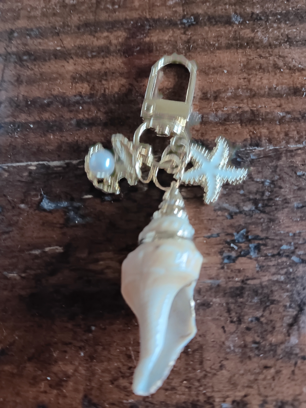 Seashell & Starfish Charm Keychain - Gold and Pearl Tones